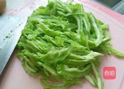 苦瓜炒蛋的做法图解2