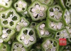 秋葵炒鸡蛋的做法图解1