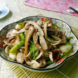 青椒炒野生菌