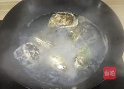 水煮生蚝的做法图解1