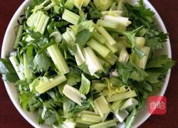 芹菜炒肉丝的做法图解1
