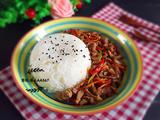 彩椒胡萝卜肉丝盖饭