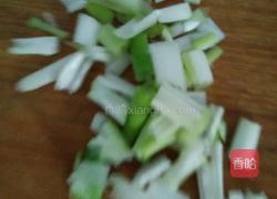 青椒炒鸡蛋的做法图解1