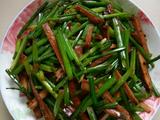 韭菜苗炒茶叶干