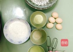 自制戚风蛋糕的做法图解1