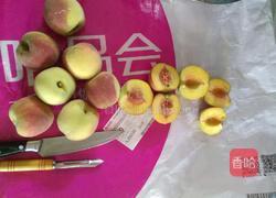 自制黄桃罐头的做法图解1
