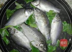 电饼铛葱叶烤小鱼的做法图解1