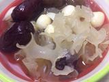 银耳莲子汤