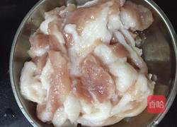 五花肉菌菇汤的做法图解3