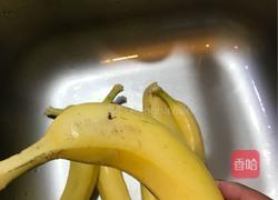 炸香蕉的做法图解1