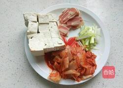 辣白菜豆腐汤的做法图解1