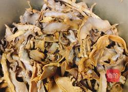 笋干黄花菜炖猪蹄的做法图解10