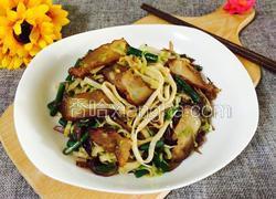 蒜苗腊肉炒面