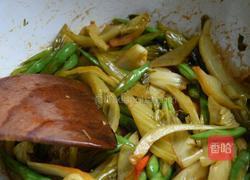 四季豆炒酸菜的做法图解11