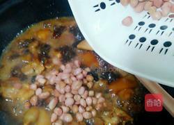 猪蹄花生焖藕的做法图解8
