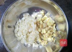 黄瓜胡萝卜皮蛋汤的做法图解3