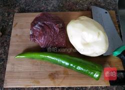 土豆烧牛肉的做法图解1