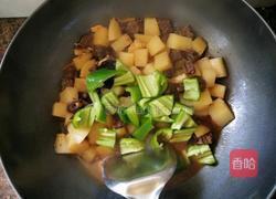 土豆烧牛肉的做法图解12