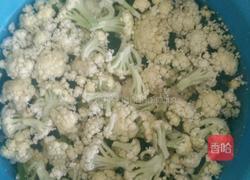 菜花炒肉的做法图解1