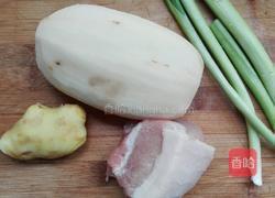 猪肉莲菜包子的做法图解1