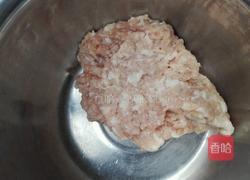 猪肉莲菜包子的做法图解2
