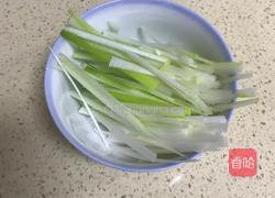鲫鱼薏米白萝卜葱汤 的做法图解4