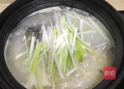 鲫鱼薏米白萝卜葱汤 的做法图解18