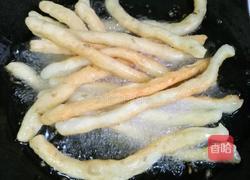 炸油条的做法图解6