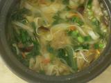 鸡腿菌菇砂锅面的做法[图]