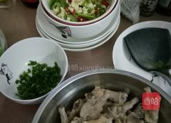 青红椒炒鸡脚的做法图解1