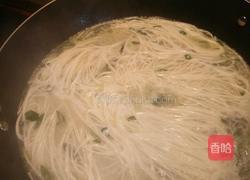葱油绿色面条的做法图解3