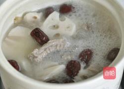 莲藕排骨汤的做法图解7