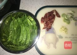 荷兰豆炒腊肠的做法图解1