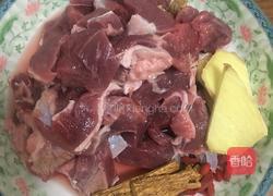 私厨健体养颜 党参枸杞牛肉汤的做法图解4
