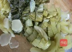 酸菜炒腩肉的做法图解3