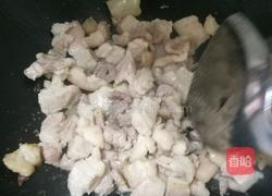 酸菜炒腩肉的做法图解5