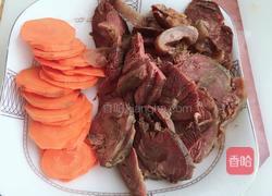 牛肉炒胡萝卜的做法图解2