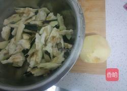 茄子炖土豆的做法图解1