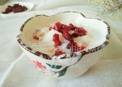 蔓越莓桃胶牛奶羹