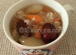 冰糖雪梨银耳胡萝卜汤