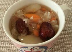 冰糖雪梨银耳胡萝卜汤