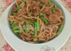 蒜苔肉丝炒饼
