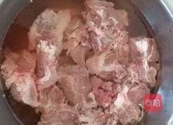 砂锅红烧排骨的做法图解1