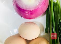 洋葱炒鸡蛋的做法图解1