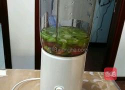 芹菜青椒胡萝卜汁的做法图解2