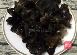 木耳炒白菜的做法图解7