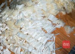 金针菇猪肉馄饨的做法图解3