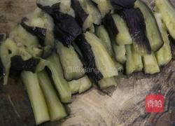 茄子香菇皮蛋的做法图解2