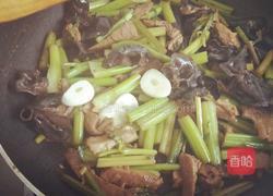 肉炒芹菜木耳的做法图解9