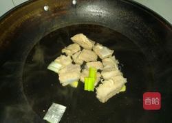 糖醋排骨（口感棒做法简单）的做法图解2
